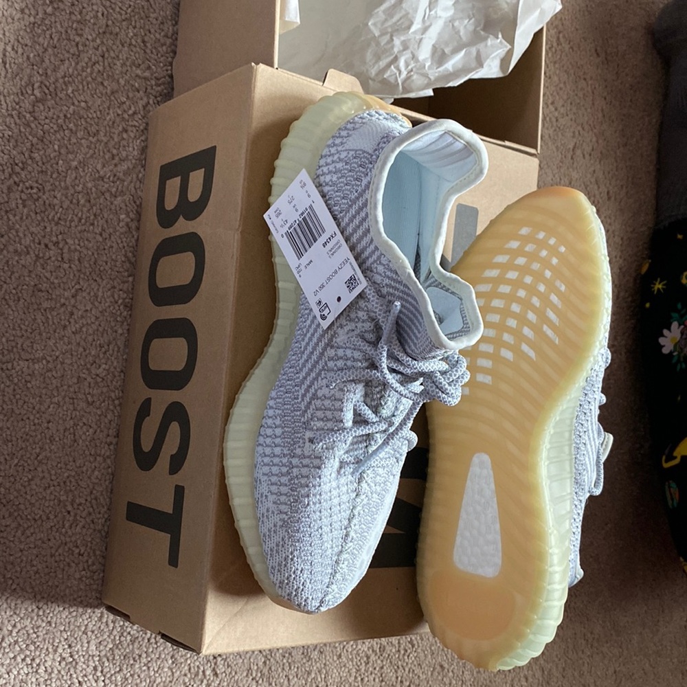 Yeezy Boost 350 V2, size 9.5, yeshaw color
